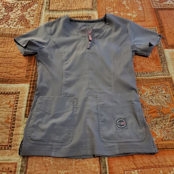 Koi Lite scrub set